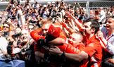 Vítězství Ferrari v Barceloně. „Tohle je den, na který nikdy nezapomenu, a doufám, že je to první z mnoha vítězství, která budeme společně oslavovat.“ řekl Lewis Hamilton.