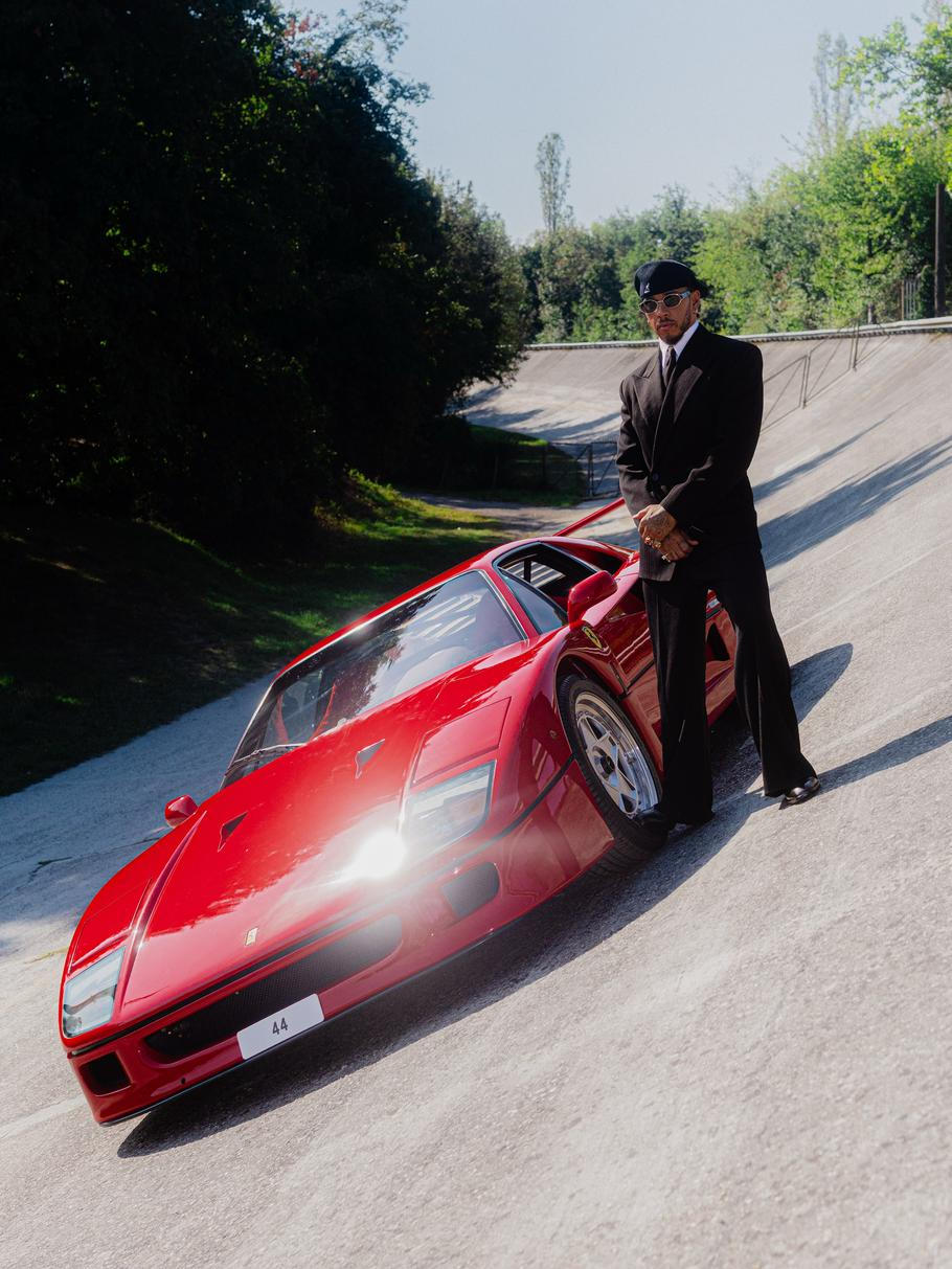 Lewis Hamilton a Ferrari F40