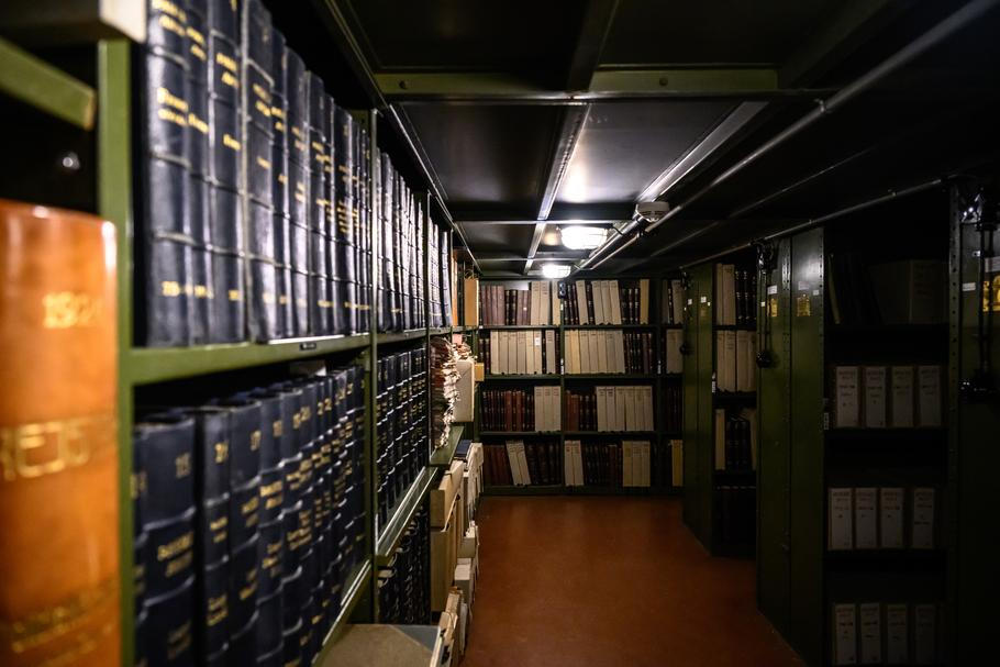 Téměř pět kilometrů dokumentů a desetitisíce příběhů. V archivu ministerstva zahraničí leží zprávy, depeše, korespondence i další památky československé a české diplomacie.
