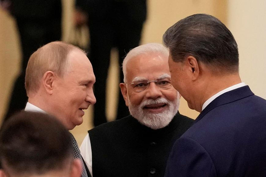 Noví prostředníci pro válku na Ukrajině? Čínský prezident a indický premiér nabídli Putinovi pomoc