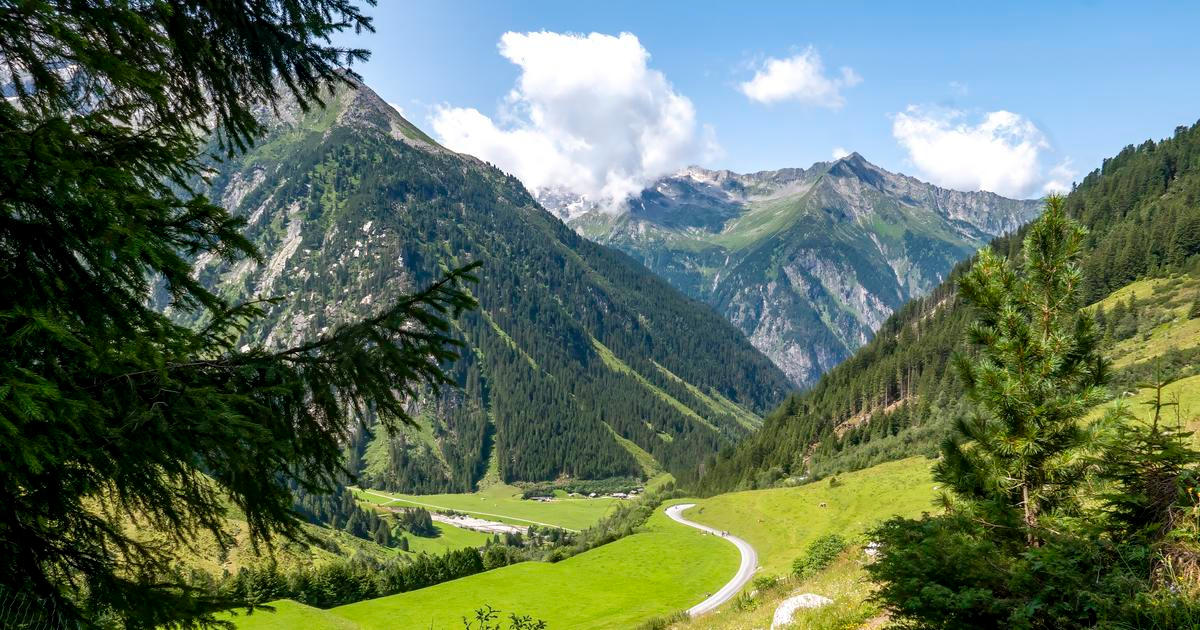 Češka skončila po výstupu na rakouskou horu v nemocnici. Zády spadla na skálu
