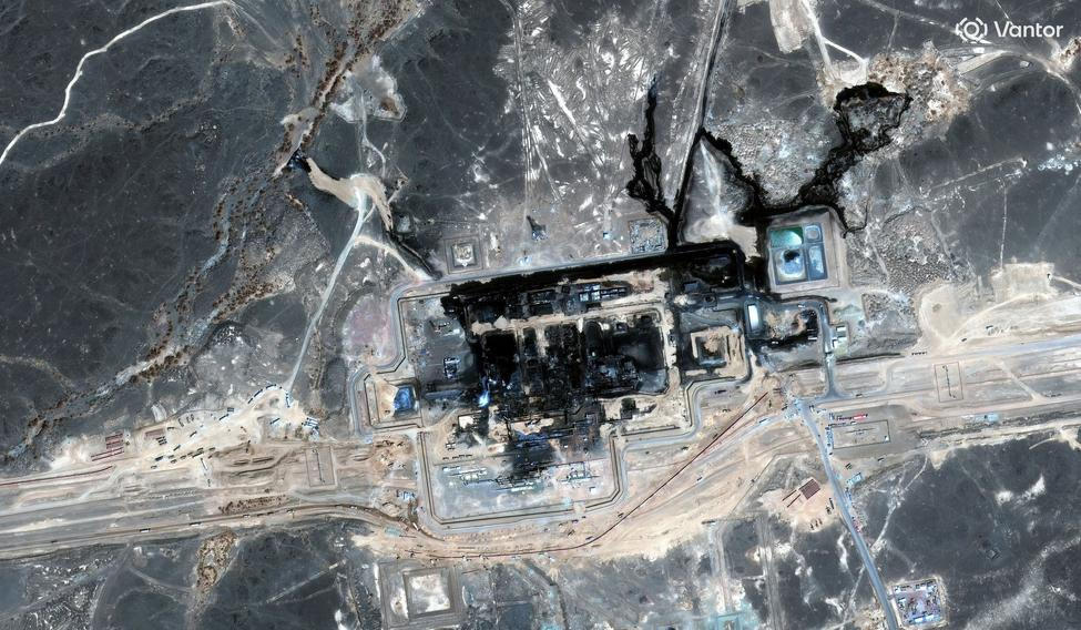 Satellite imagery shows the Saudi Arabia East-West pipeline before and after attack