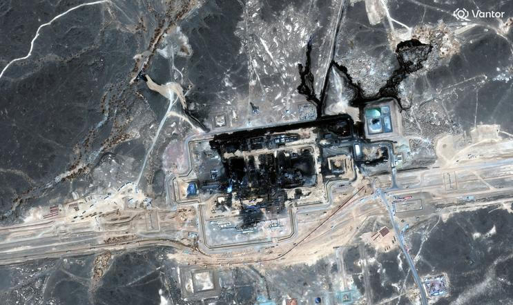 Satellite imagery shows the Saudi Arabia East-West pipeline before and after attack