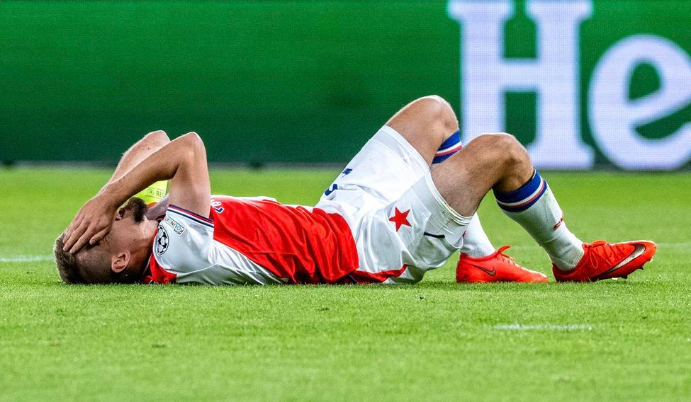 Fotbal Liga mistrů Slavia Praha - Lens 2:3. Slávističtí fotbalisté směřovali k vítězství v Lize mistrů, ale nezvládli nastavení