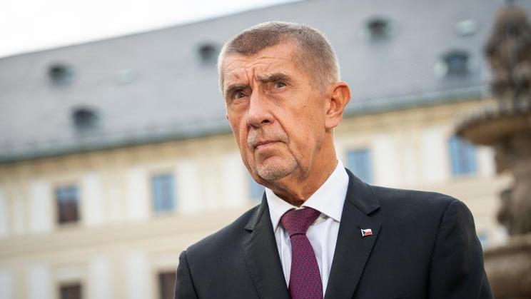„Nevím o tom nic, já ani to nevím a určitě to není pravda,“ odpověděl Babiš.