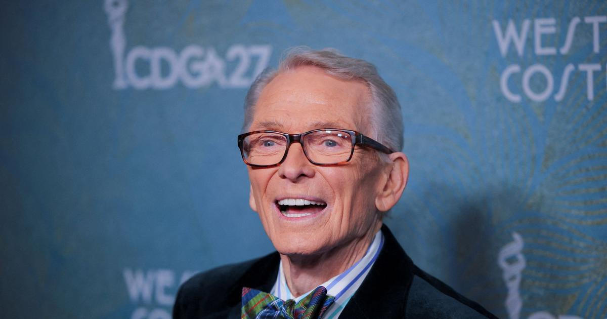 Zemřel módní návrhář Bob Mackie, proslul kostýmy pro Cher a Eltona Johna