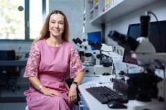 Reprodukční bioložka Kateřina Komrsková říká, že z biologického hlediska je ideální věk pro početí do 25 let. Ale připouští, že dnešní společnost je nastavená úplně jinak.