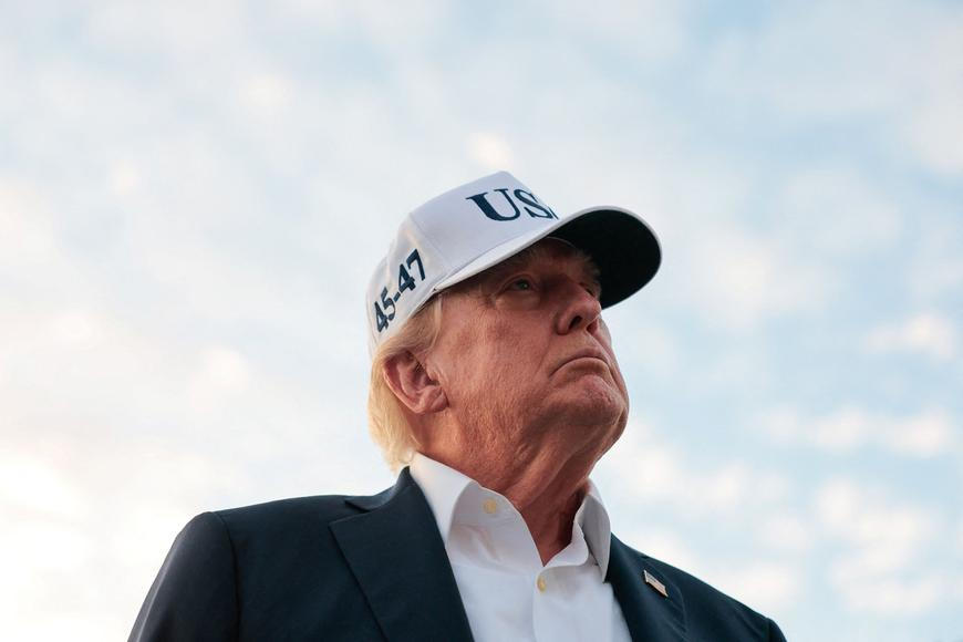 Stejný hoax jako klimatická změna? Trump odmítá krocení AI. „Já jsem pojistka,“ tvrdí