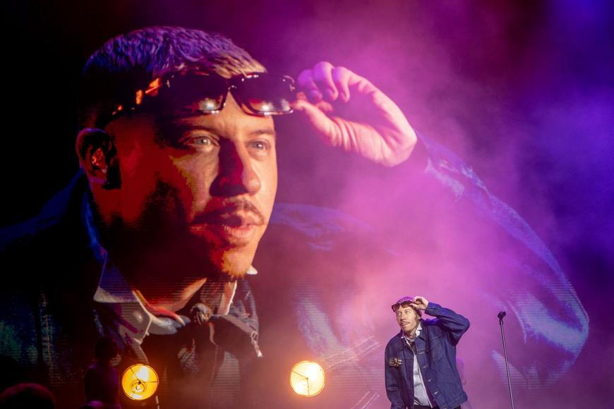 "Svobodná Palestina", zvolal rapper a skončil v turné Eda Sheerana