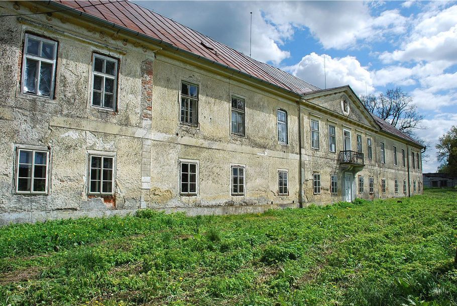 Na snímku je zámek na začátku stavebních prací.