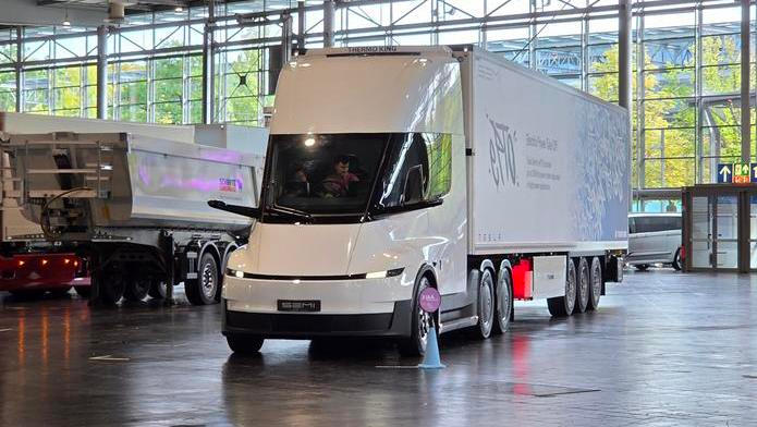 Tesla Semi míří na evropské trhy.
