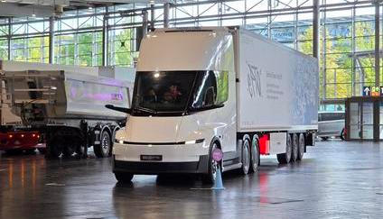 Tesla Semi míří na evropské trhy.
