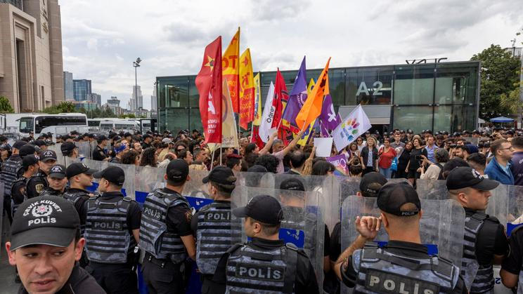 Turkish police detain activists protesting against detentions of LGBTQ+ activists