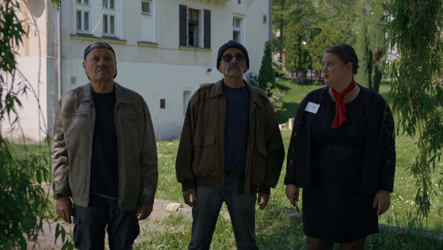 Miroslav Krobot, Lubomír Smékal a Jana Posníková ve filmu Zpráva pro Minervu 2.