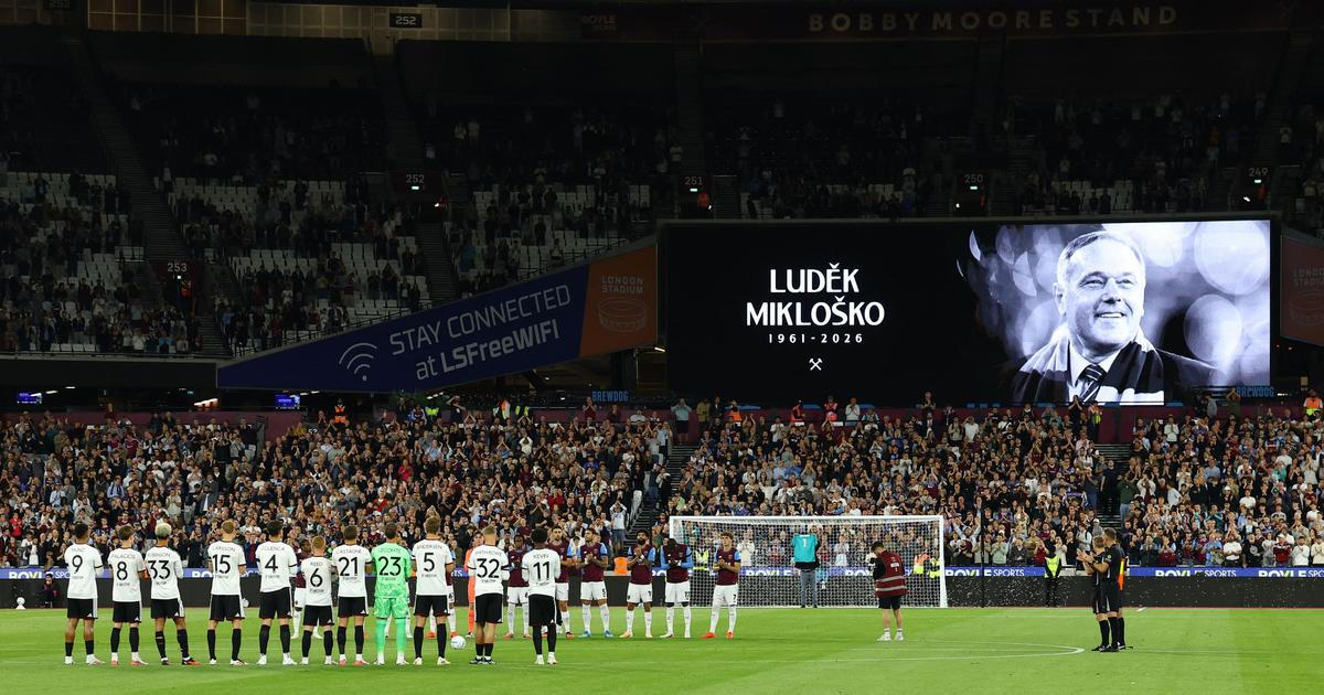 West Ham uctil zesnulou českou legendu. Zraněný Souček dojal gestem