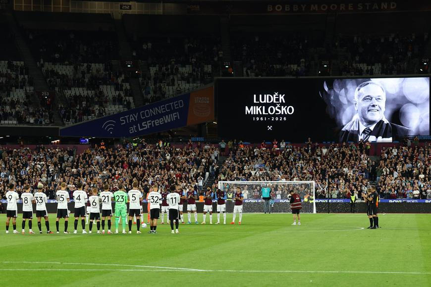 West Ham uctil zesnulou českou legendu. Zraněný Souček dojal gestem