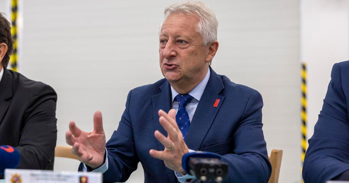 „Aspoň teďka buďte chlap a přiznejte to!“ Okamurův ministr čelil útoku kvůli Ukrajině