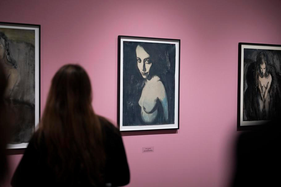 Výstava českého malíře, ale také básníka a hudebního skladatele Siegfrieda Herze Velké poledne je v pražské Trafo Gallery k vidění do 25. října 2026.