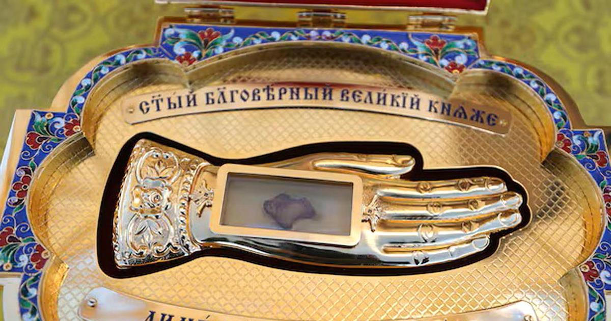 Putin poslal na frontu 637 let starou kost. Má ruským vojákům pomoci k vítězství