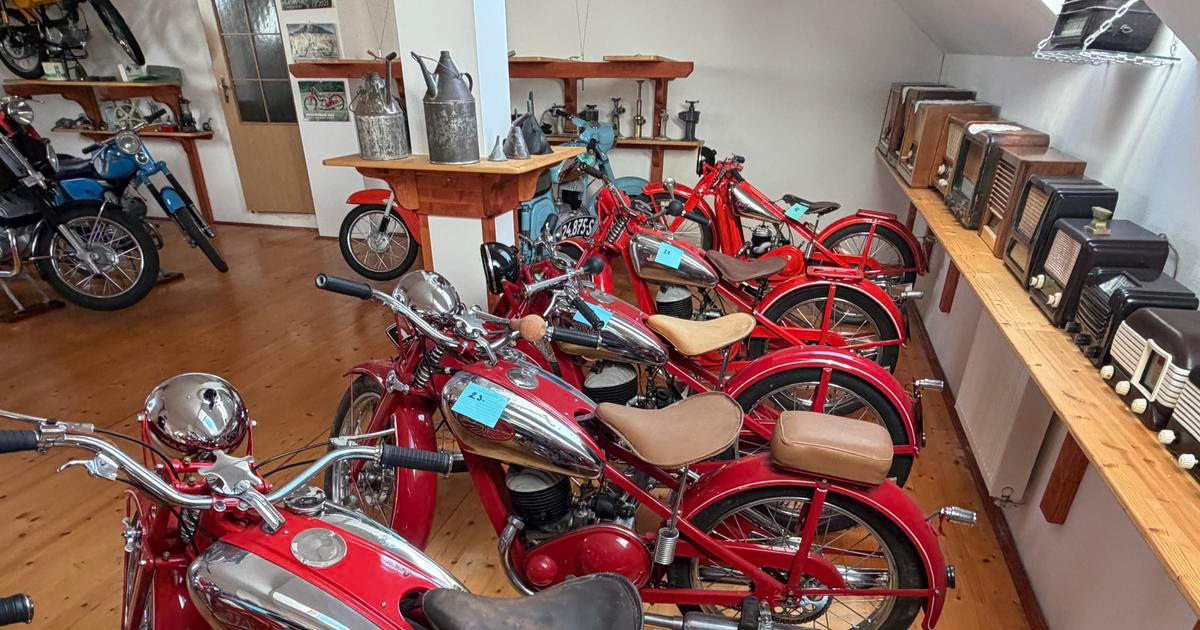 Dům, ve kterém místo lidí bydlely motorky. Po smrti sběratele jde jeho životní dílo do aukce