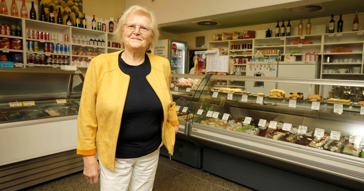 Začínala v konzumu, po padesátce dobyla Prahu. Její retro cukrárna láká davy i po letech