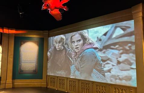 Na úplném konci expozice diváky pohltí velkoplošná projekce s epickou bitvou.