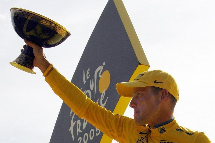 Obří story Armstronga: Přepral rakovinu, podvedl svět. Podle kritiků dál ohýbá pravdu