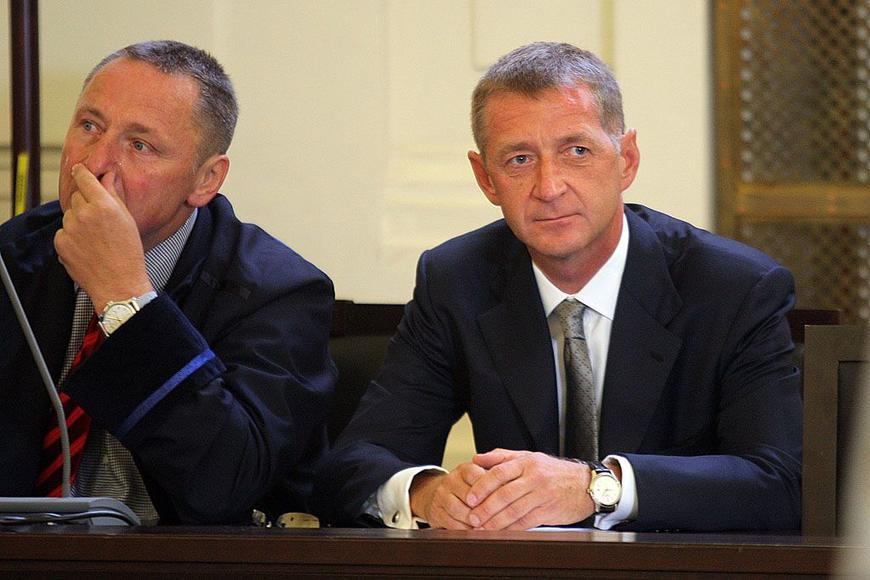 Měli jste je dát na spořicí účet. Lobbista Janoušek žádá náhradu za znehodnocené miliony