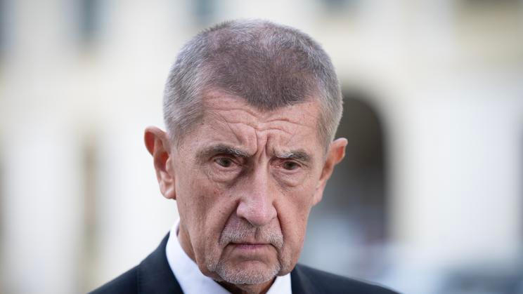 „Jojo. Ale (Miloš) Zeman taky říkal, že jen blbec nemění názory. To jsem ještě nevěděl, že tady funguje mafie, která vás zavře na objednávku,“ řekl například premiér Andrej Babiš (ANO).
