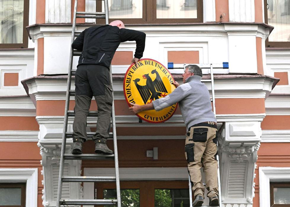 Russia closes German consulate in St. Petersburg