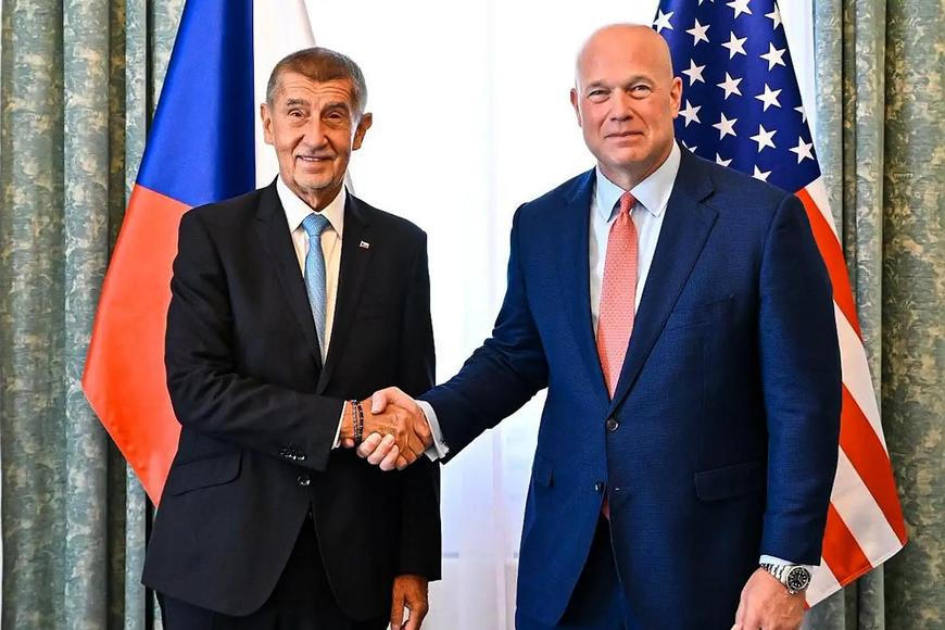 „Jste na chvostu aliance.“ Americký velvyslanec tepe Česko za výdaje na obranu