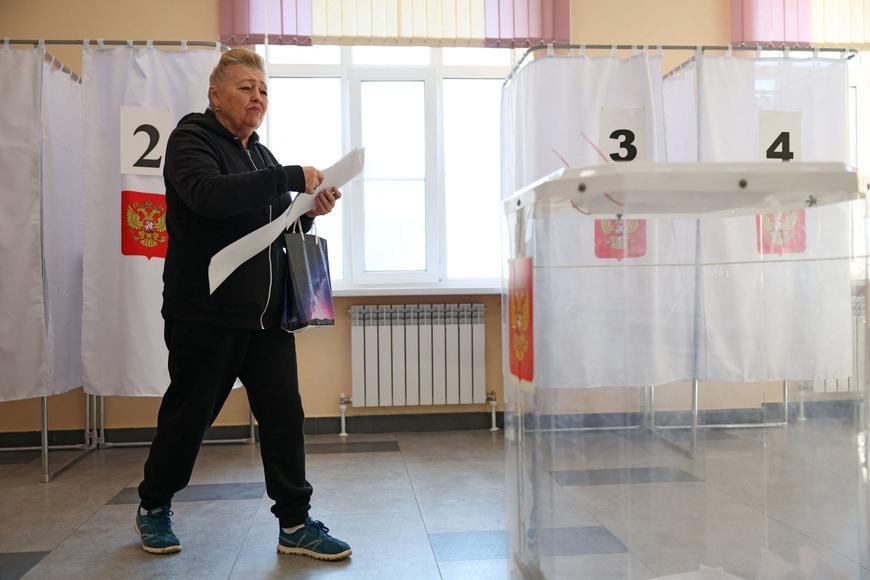 Rusové volí poprvé od začátku války. Opozice hlásí první porušování pravidel