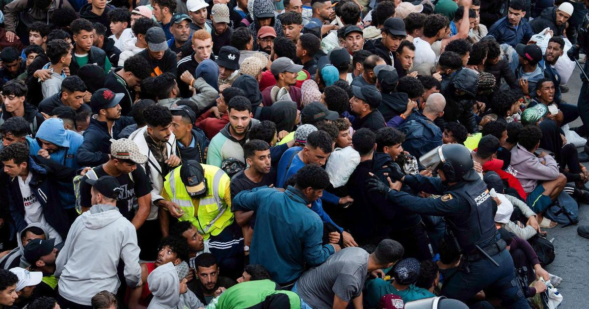 Záběry z Ceuty posilují krajní pravici. Počty migrantů přitom v Evropě výrazně klesají