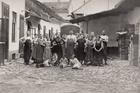 Zaměstnanci firmy Aloise Wesselse v roce 1909
