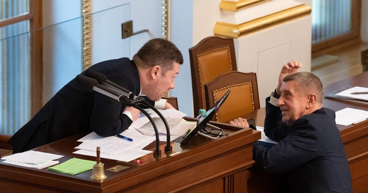 Nervózní voliči Babiše a Okamury se začínají ozývat: „Kdy nám dáte to, co Fiala ukradl?“