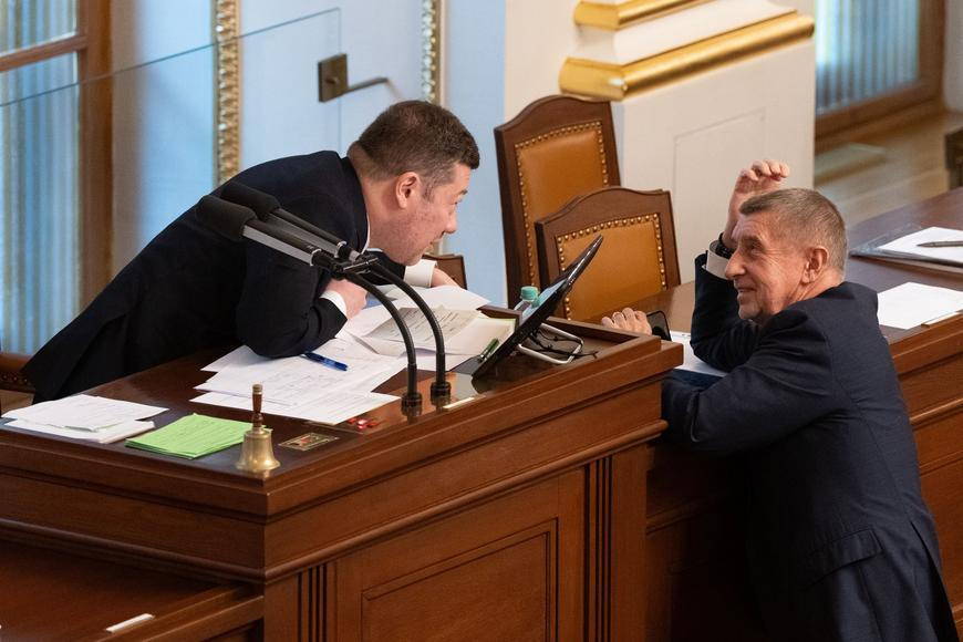 Nervózní voliči Babiše a Okamury se začínají ozývat: „Kdy nám dáte to, co Fiala ukradl?“