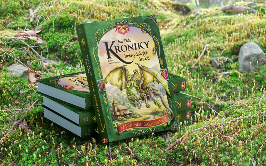 Knihy Kroniky beskydských draků jejich autor schová na místa, která objevil během svých toulek po horách. Rodičům, kteří si je objednali, pošle souřadnice a ti si je pak s dětmi během výletu do přírody vyzvednou.