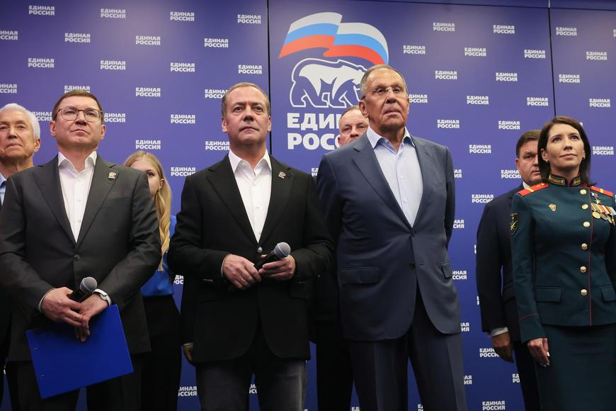 Putinova strana míří k vítězství v ruských volbách. Opozice prakticky chyběla