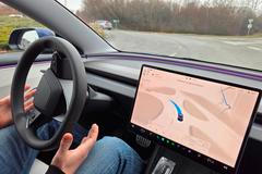 Tesla FSD Supervised při demonstračních jízdách na začátku letošního roku.
