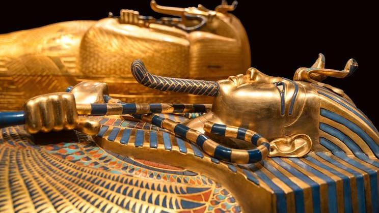 Side,Close,Up,View,Of,Golden,Funerary,Mask,Of,Tutankhamun