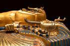 Side,Close,Up,View,Of,Golden,Funerary,Mask,Of,Tutankhamun