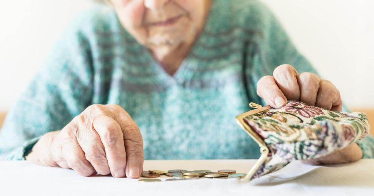 „Peníze mají jít na infrastrukturu pro seniory.“ Opozici se nelíbí dárek 2000 korun 