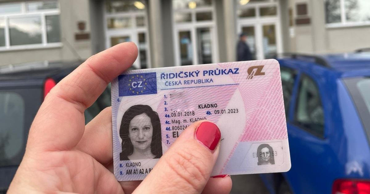 Řidičák na 15 let, těžké obytňáky pojedou až stovkou. Ministerstvo chystá změny pro řidiče