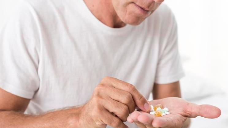 „Honba za krásou a zdravím“ může být kontraproduktivní – podle expertů mohou některé potravinové doplňky lidem spíše uškodit. 