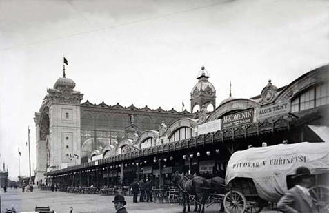 Průmyslový palác na Jubilejní výstavě v Praze v roce 1891.