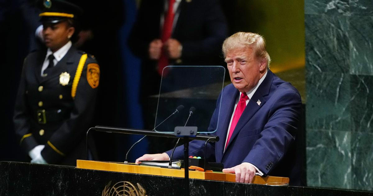 Trumpův projev cílil na voliče, ne na diplomaty v sále. Hrozil „vyhlazením“ Íránu