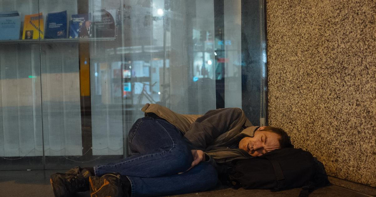 Stát utrácí miliardy za bezdomovectví. Výzkumníci ukázali, kde lze ušetřit 