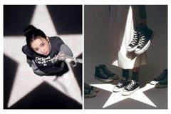 Společnost Converse, která vyrábí tenisky, stáhla reklamu se zpěvačkou Karinou, která byla kritizována za evokaci rasistických symbolů.