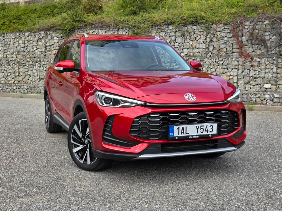 MG ZS je nejprodávanějším modelem čínské značky, nicméně oproti dřívějšku se jeho prodeje mírně propadly. Vyzkoušeli jsme hybridní provedení Hybrid+.