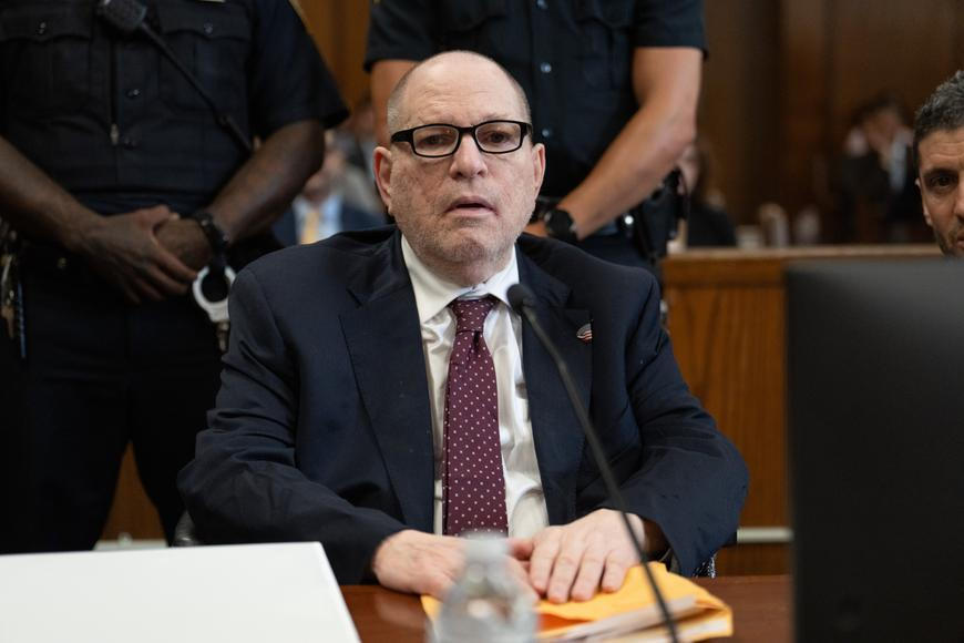 15 let za mřížemi. Weinsteina odsoudili za další sexuální napadení